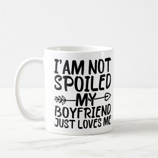 Mug Je ne suis pas gâtée, mon petit ami m'aime simplem (Gauche)