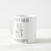 Mug Je ne suis pas vieux Je suis un chat grincheux cad (Devant gauche)