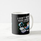 Mug Je ne travaille plus dur... Je demande simplement (Devant droit)