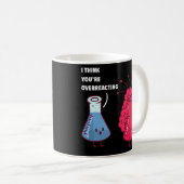 Mug Je pense que vous réagissez trop, Chimie Nerd drôl (Devant droit)