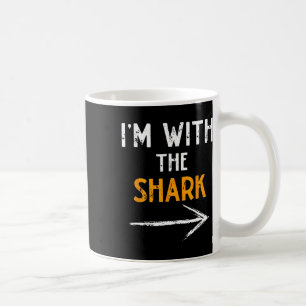 Mug Je suis avec le costume de requin Halloween Couple