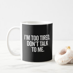 Mug Je suis citation offensive drôle trop fatiguée