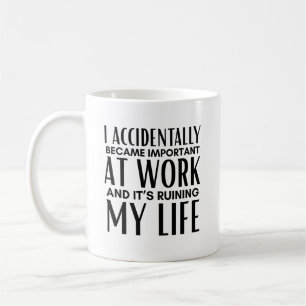 Mug Je suis devenu important au travail par accident D