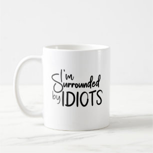 Mug Je suis entourée d'Idiots Citation sarcastique