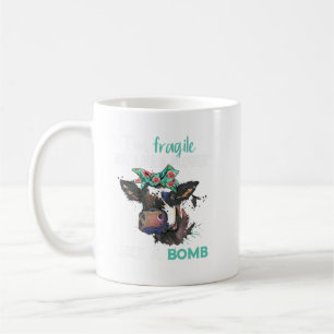 Mug Je suis Fragile, pas comme une fleur comme une Bom