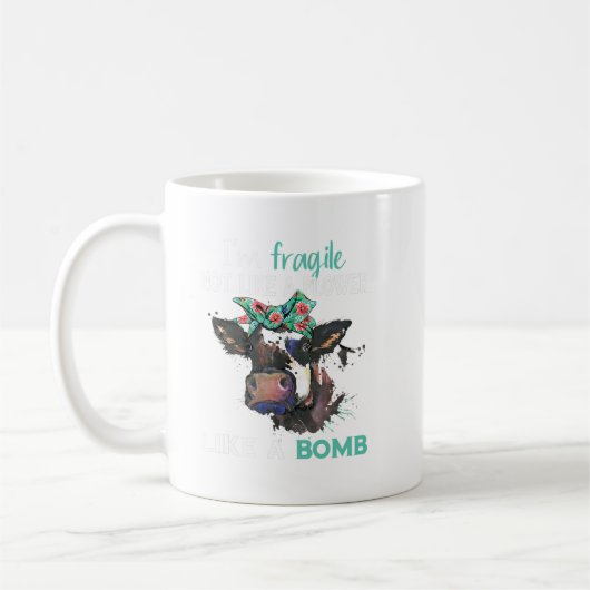 Mug Je suis Fragile, pas comme une fleur comme une Bom (Gauche)