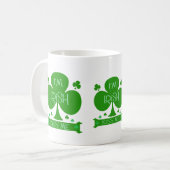 Mug Je suis irlandais, m'embrasse, shamrocks attaque (Devant gauche)