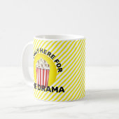 Mug "Je suis juste là pour le drame" Bucket of Popcorn (Devant gauche)