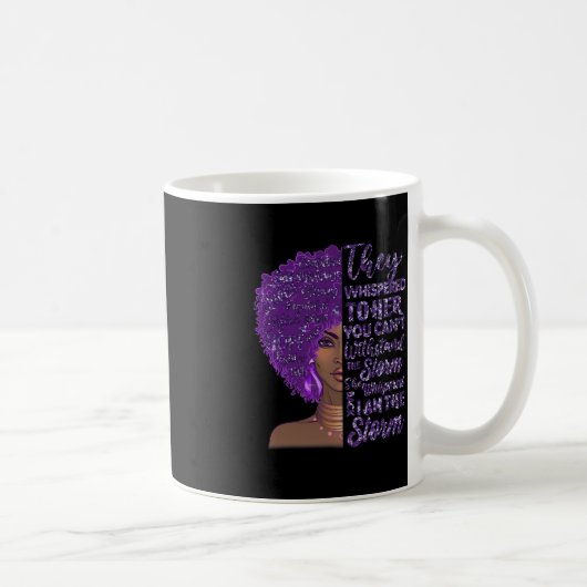 Mug Je suis la tempête forte femme noire violette over (Droite)
