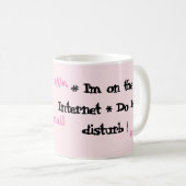 Mug Je suis sur Internet. Ne pas déranger ! (Devant droit)