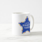 Mug Je suis un électeur d'égalité ! LGBTQ+ Rainbow Sta (Devant droit)