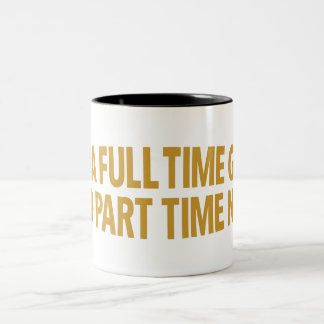 Mug Je suis un geek à plein temps et un nerd à tem