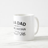 Mug Je suis un papa et un obstétricien rien ne me fait (Devant droit)