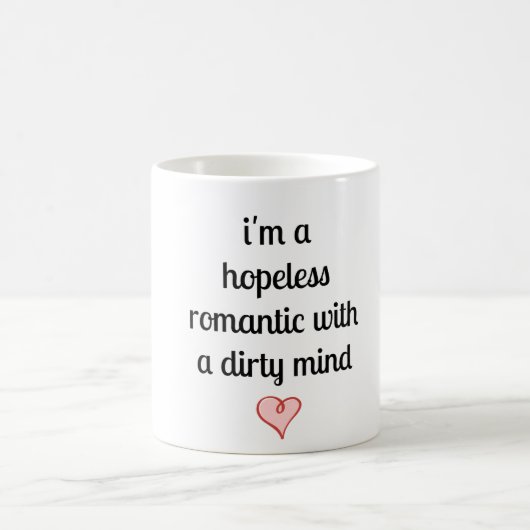 Mug je suis un romantique désespéré avec un esprit (Centre)