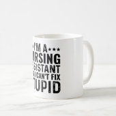 Mug Je suis une assistante en soins infirmiers, mais j (Devant droit)