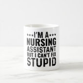 Mug Je suis une assistante en soins infirmiers, mais j (Centre)