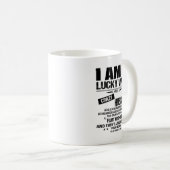 Mug Je suis une femme chanceuse, j'ai un mari fou (Devant droit)