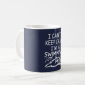 Mug Je suis UNE MAMAN de NATATION (Devant gauche)