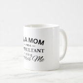 Mug Je suis une maman et une consultante Rien ne me fa (Devant droit)