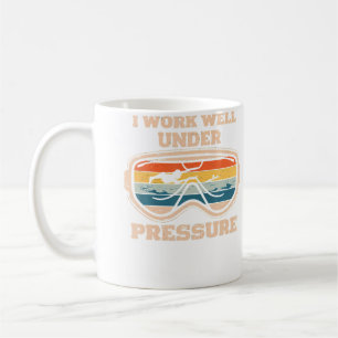 Mug Je travaille bien sous pression Plongée en scaphan