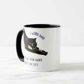 Mug Je travaille dur pour que mon chat puisse avoir un (Devant gauche)