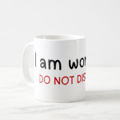Mug Je travaille ne dérange pas (Devant gauche)