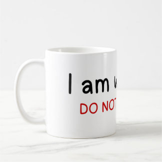 Mug Je travaille ne dérange pas