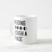 Mug Je Traverse Une Phase (Devant gauche)