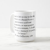 Mug Jefferson à propos des journaux (Devant gauche)