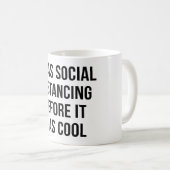 MUG J'ÉTAIS DISTANCÉ SOCIAL AVANT D'ÊTRE COOL (Devant droit)