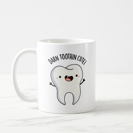 Mug Jeu de dent foncé dans mignon amusant (Gauche)