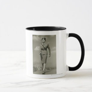 Mug Jeune femme dans la marche militaire sur le dessus