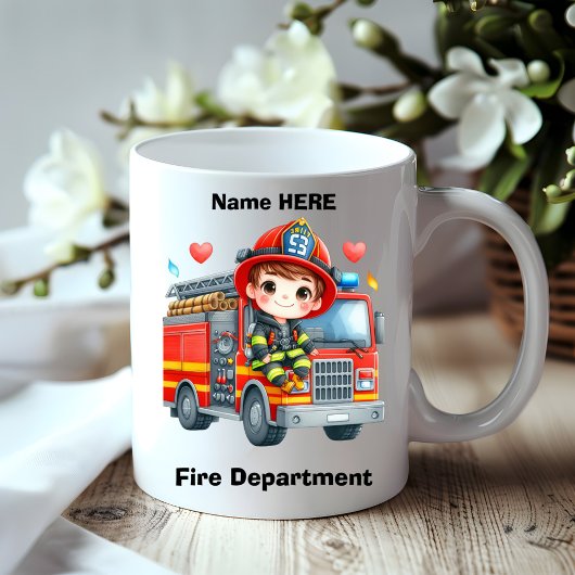 Mug Jeune pompier joyeux sur camion rouge