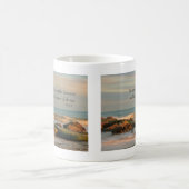 Mug Job 9:8 Mer avec rochers et vagues (Centre)
