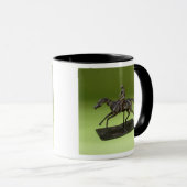 Mug Jockey sur un cheval (bronze) (Devant droit)