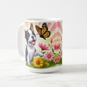 Mug Joli chiot Boston Terrier jouant avec un papillon (Devant gauche)