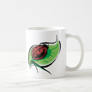 Mug joli coccinelle sur la feuille