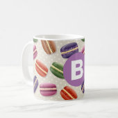 Mug Joli motif de macaron pointillé violet monogramme (Devant gauche)