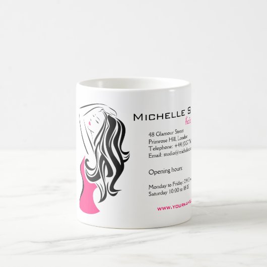 Mug Jolie fille avec cheveux ondulés Marque de coiffur (Centre)