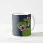 Mug Jolie Lys d'eau rose et libellule (Devant droit)