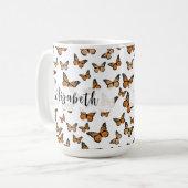 Mug Jolis papillons orange Nom personnalisé (Devant gauche)