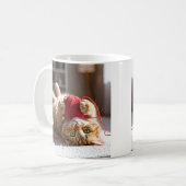 Mug Jouer à la belle fleur de chat (Devant gauche)