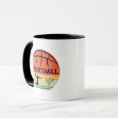 Mug Joueur de basket-ball slunk coucher de soleil rétr (Devant gauche)