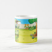 Mug Joueur garçon courir dans un Jardin vert luxuriant (Centre)
