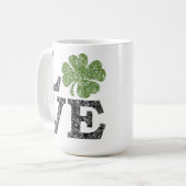 Mug Jour de la Saint Patrick LOVE avec shamrock (Devant gauche)