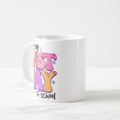 Mug Joyeuse Dernière Journée D'École Pour Le Nom Des É (Devant gauche)