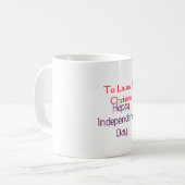 Mug joyeuse fête de l'indépendance nom date simple rou (Devant gauche)