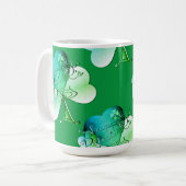 Mug Joyeuse St Patrick écrit à la main avec des trèfle (Devant gauche)