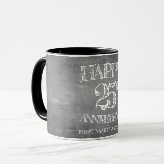 Mug Joyeux 25e anniversaire sur tableau craie (Devant gauche)
