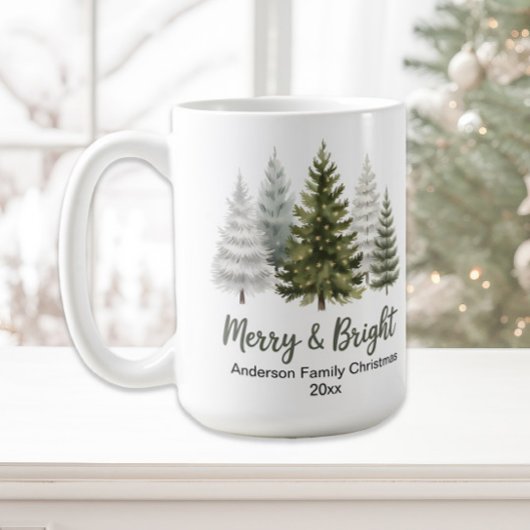 Mug Joyeux et brillants arbres de Noël Gardien de fami